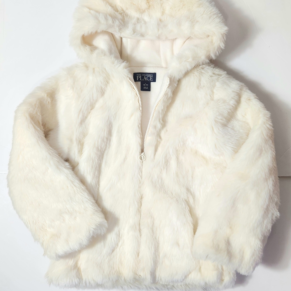 🩷The Children's Place White Faux Fur Girl's coat Size: 10/12 L